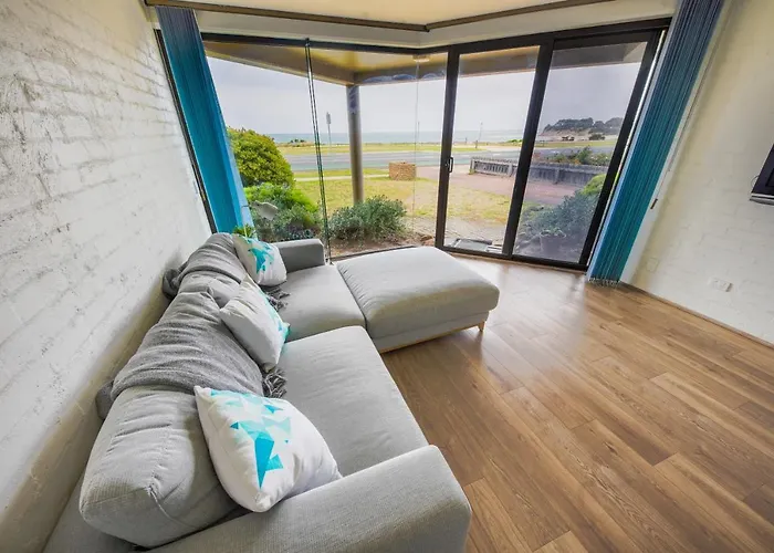 Max\'S Beachside Holiday Home