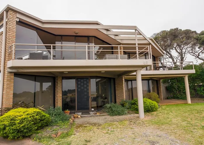 Max\'S Beachside Holiday Home